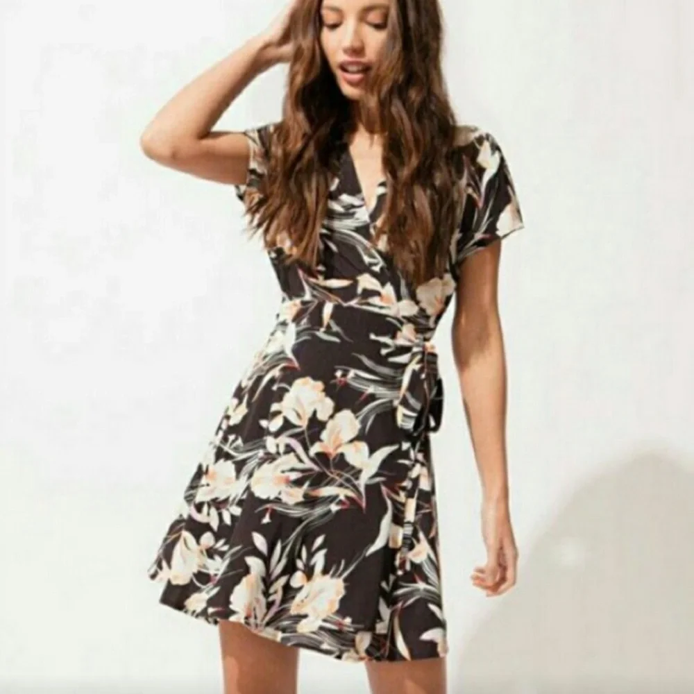 Yumi Kim black floral, silk wrap, dress size medium